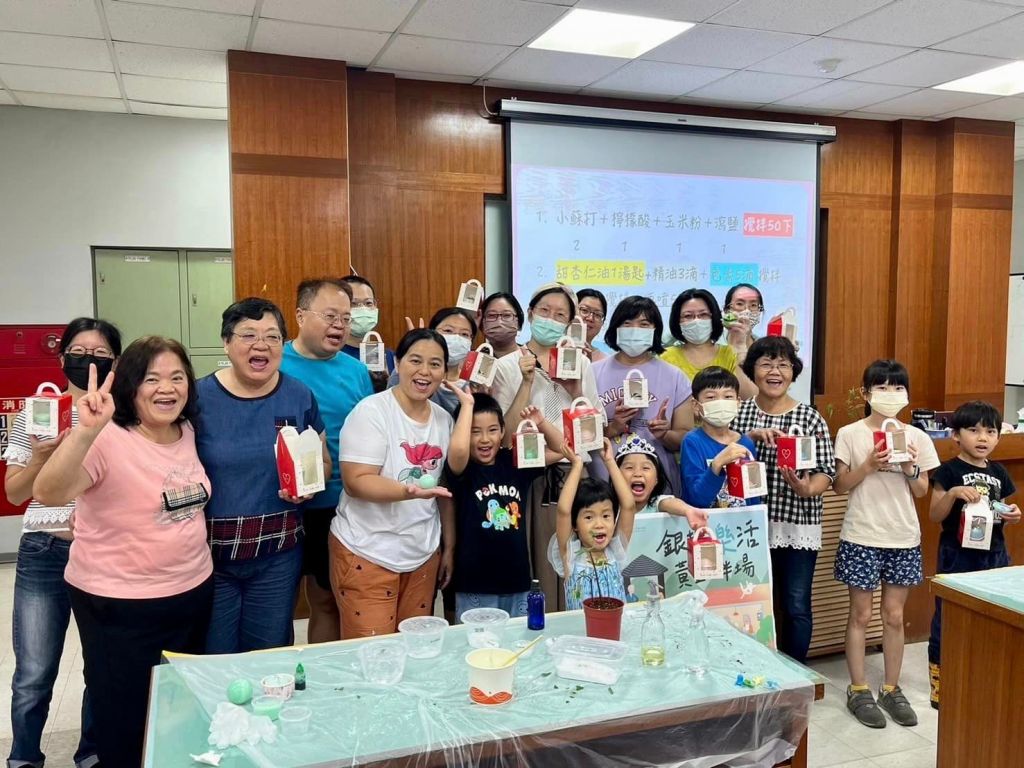 雨天也不影響玩泡澡球的樂趣😂