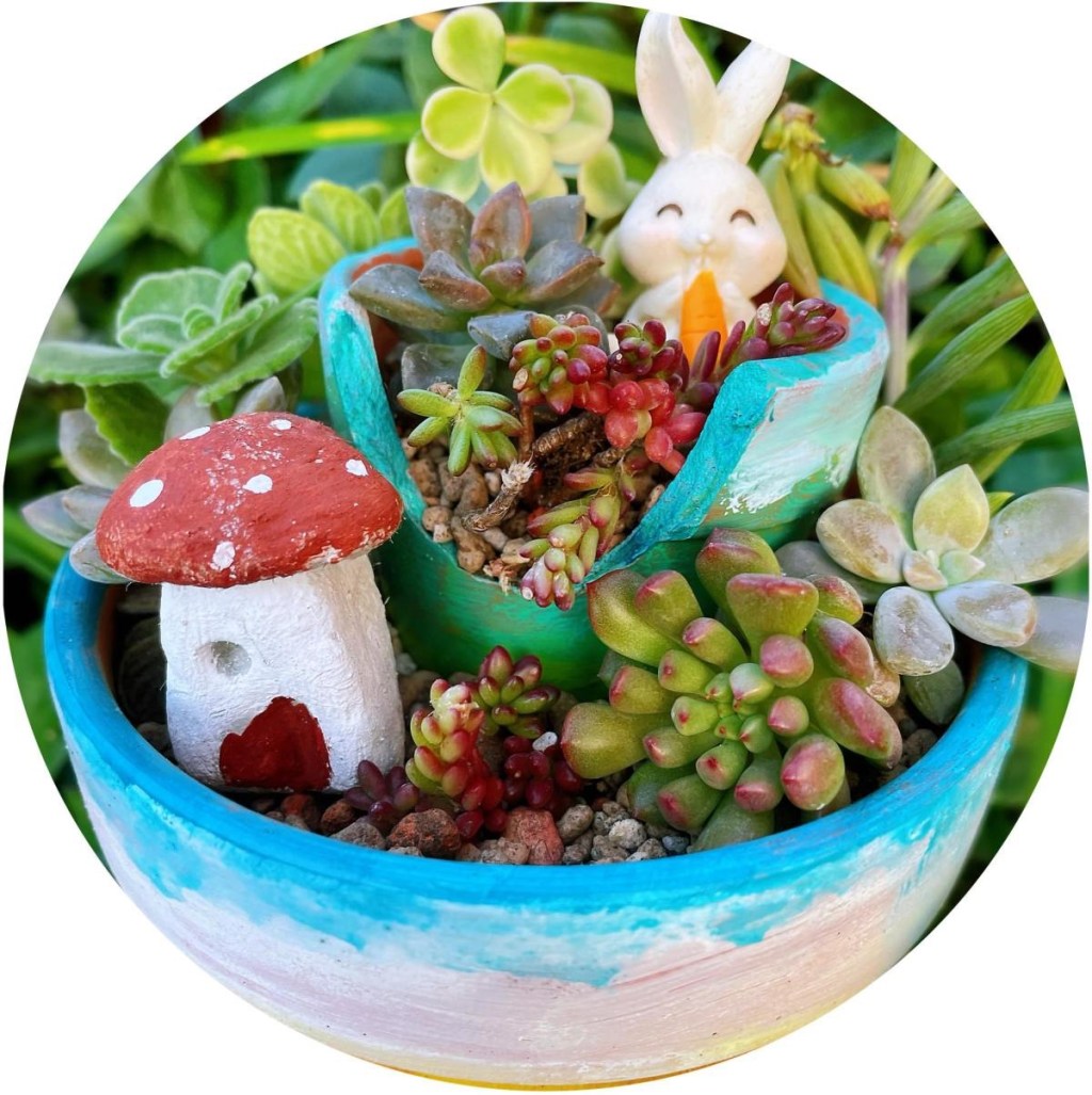 「老師，旁邊這位是我的國小同學耶‼️」