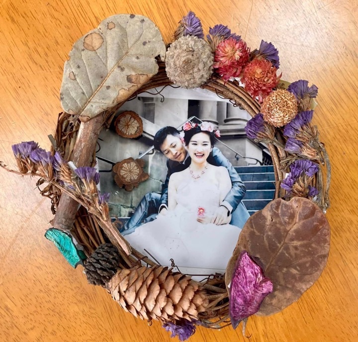 「老師，這是誰的結婚照啊？」🌷