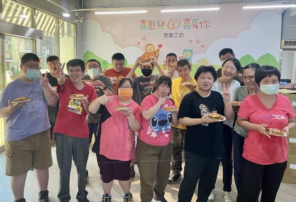 「老師，妳還會再來嗎？」