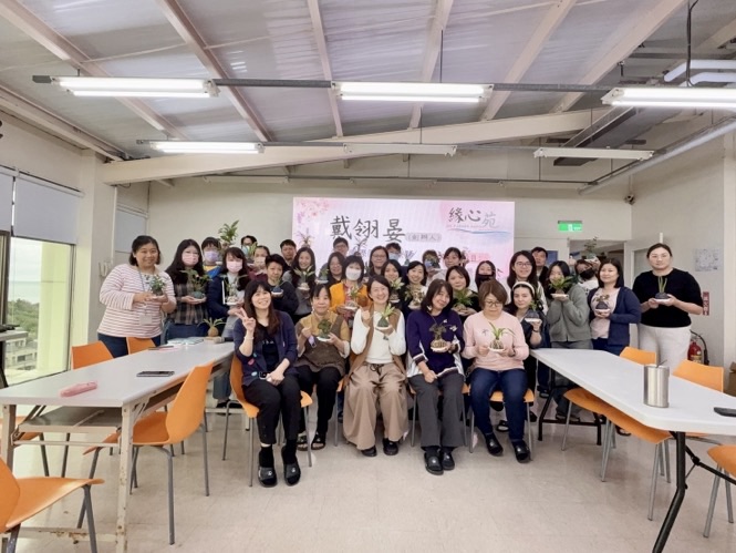 從壓力到綠意｜一堂讓人放鬆的苔玉療癒課